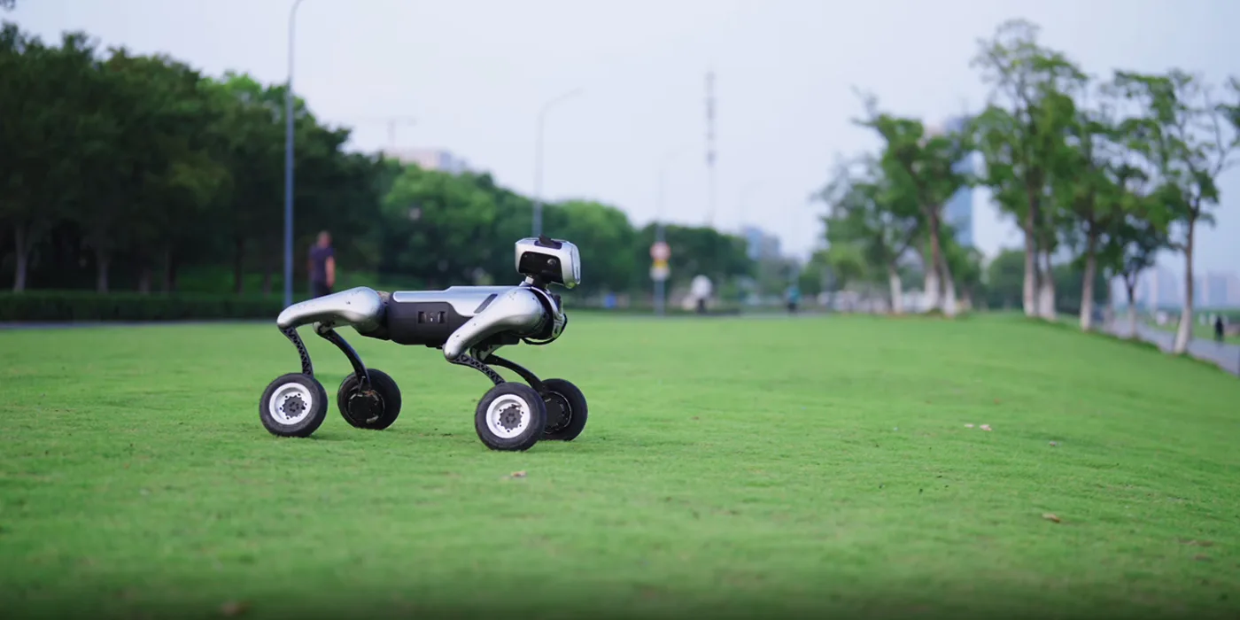 Kołowo-kroczący robot MagicDog-W